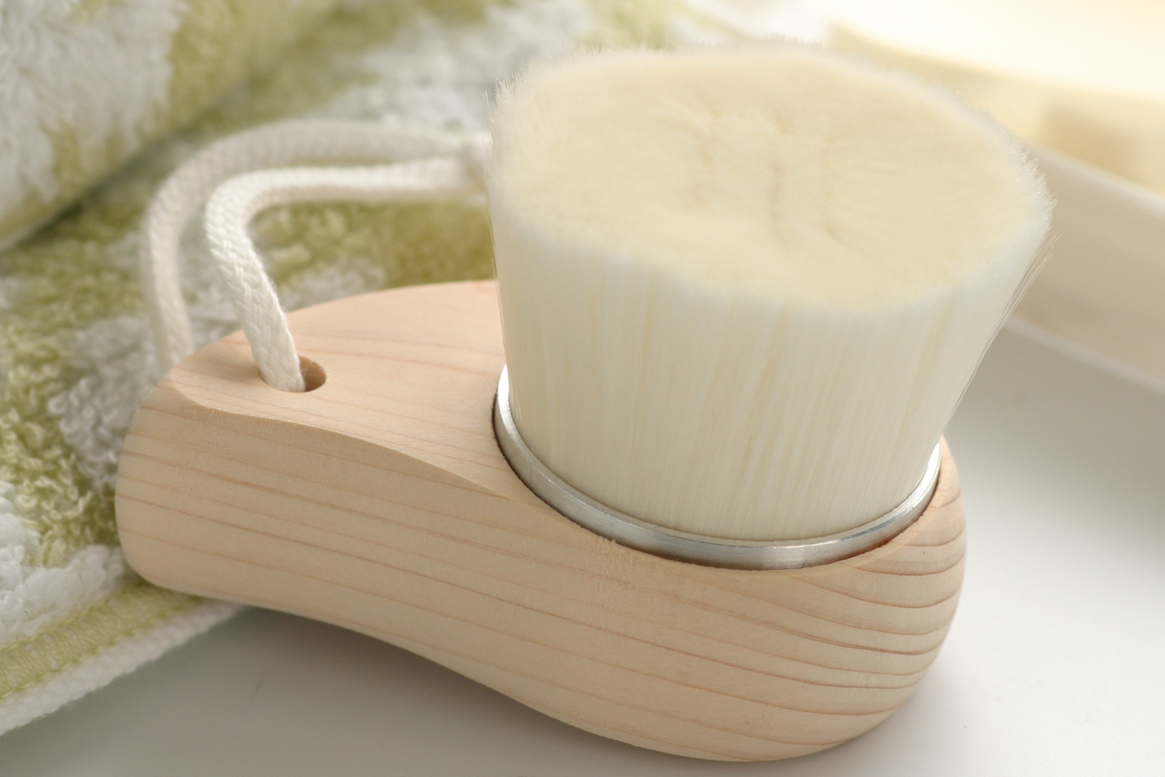 ALTY skincare brush